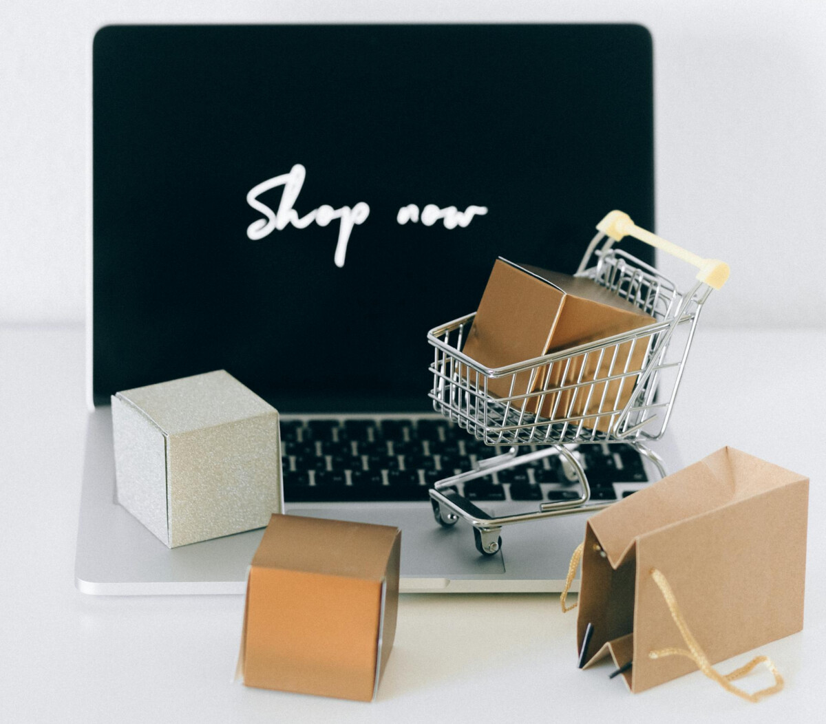 Hamburgerowe menu rozwijane z kategoriami produktów, promocjami i wyszukiwarką na górze strony